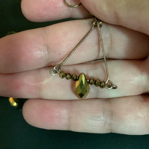 🦋Beautiful Crystals earring vintage antique finish 🦋NWOT - Picture 3 of 9